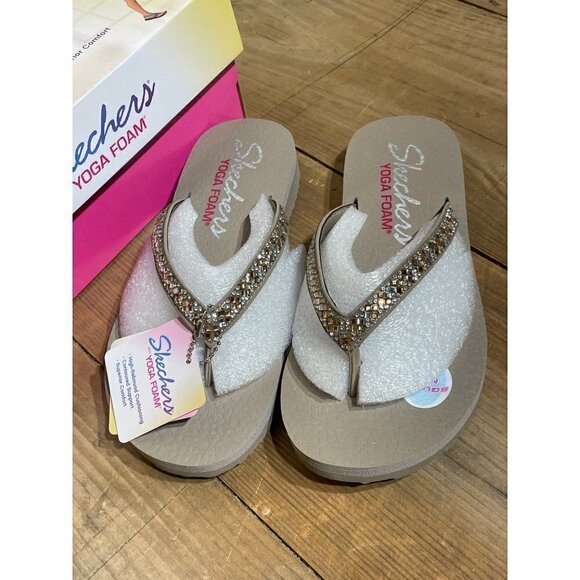 NEW! Women’s Skechers flip flops. Yoga foam. Size 6 - Picture 2 of 4